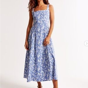 green emerald velvet dress Giselle Maxi Dress main image 0